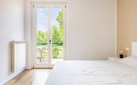 Trendy Aparment With Garage Right By The Lake